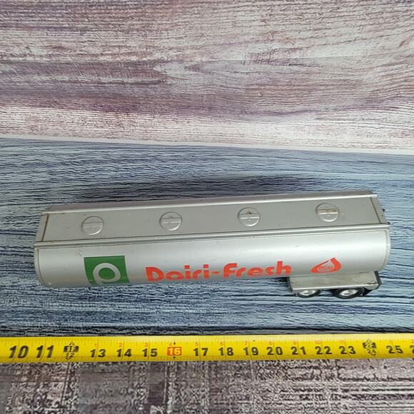 Ertl Pressed Steel Publix milk tanker trailer gray and red - Picture 2 of 16